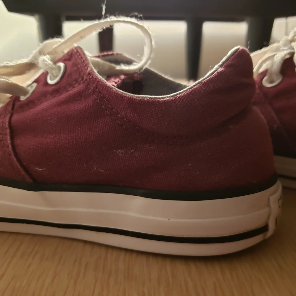 EUC CTAS maroon madison canvas lace kicks (9W; 7M) - Picture 4 of 8